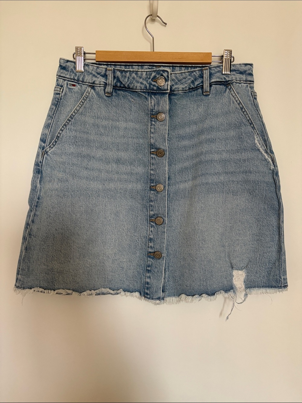 Tommy Jeans Light Wash Button-Front Denim Skirt